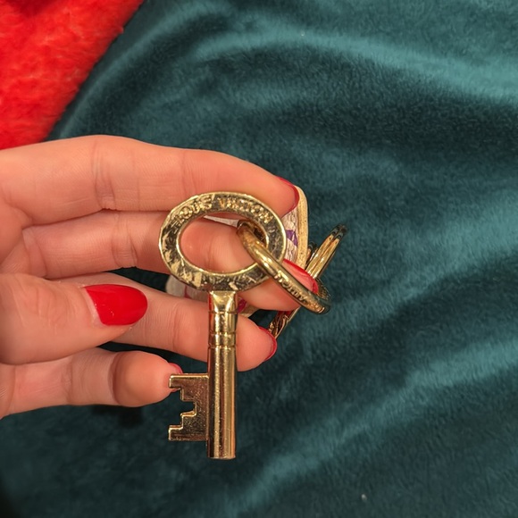 Louis Vuitton key chain - Picture 4 of 5